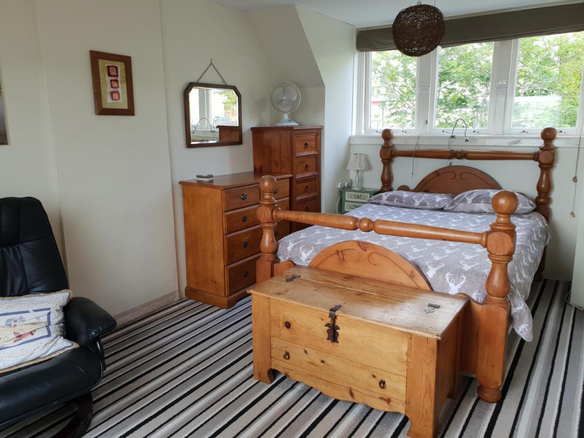 إنفيراري Quirky Lochside Home المظهر الخارجي الصورة